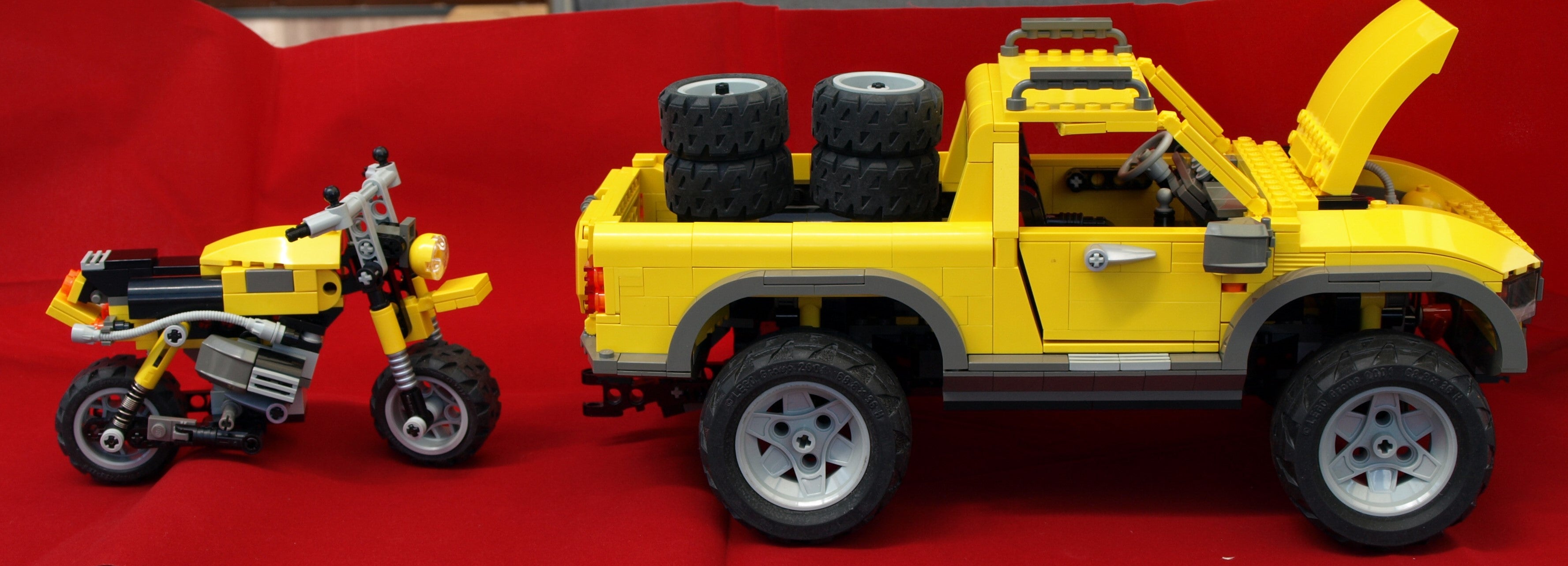 4404 Lego® Designer Set „Land Buster + Motorrad „