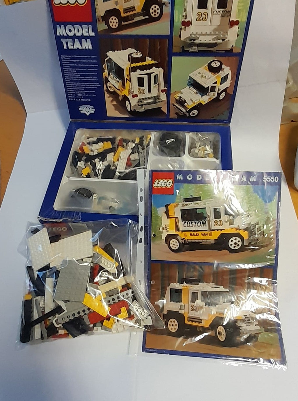 5550 LEGO® Model Team  - Custom Rally Van 1+2