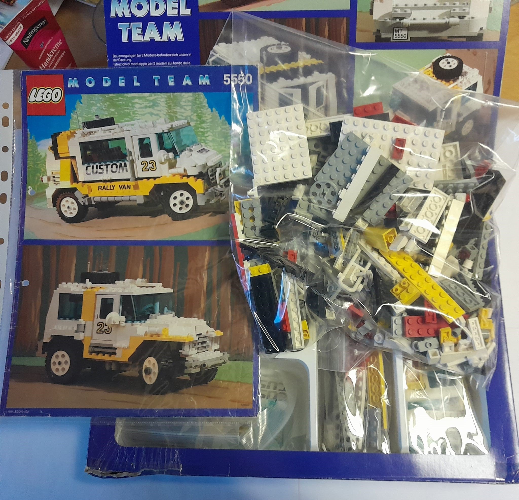 5550 LEGO® Model Team  - Custom Rally Van 1+2